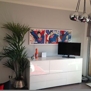 Studio Lit King-Size