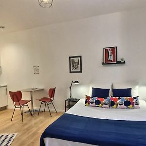 Ce studio est situé au rez-de-chaussée