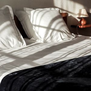 Studio Lit Queen-Size