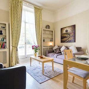 Charming Victoria Home Close To Buckingham Palace By Underthedoormat