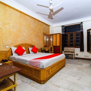 Rahul Palace By Golden Tree Near Metro Station And Ajmal Khan Market