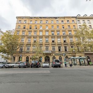 Atlanta Apartment Is In The Heart Of Budapest