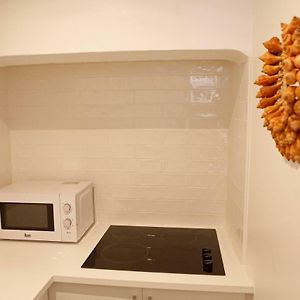 Studio de Luxe au Deuxième Étage