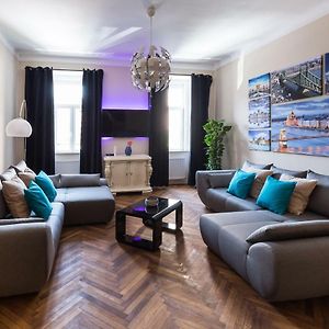 Center,The Rumbach Suite