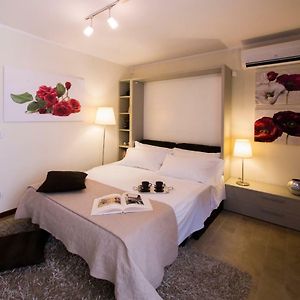 Studio Lit King-Size