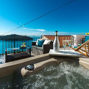 Sunshine Apartment With Hot Tub