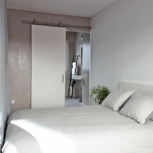 Studio Lit King-Size