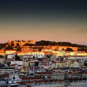 Chiado Apartment With View To The Castle