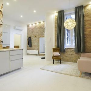 Golden Leaf Apartment