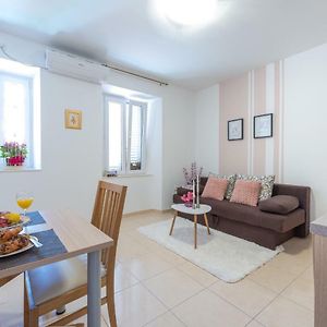 Fora Apartments