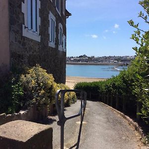 Le Dauphine 20m de la plage