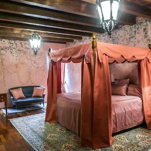 Suite à 2 Chambres à Coucher