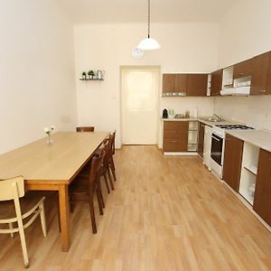 Appartement à 3 Chambres à Coucher