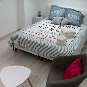 Studio Lit King-Size