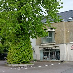 Oakleigh House, Apartment 1
