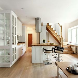 #Stayhere 3Bdr Modern & Stylish Apartment - Heart Of Old Town By Houseys
