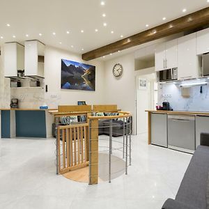 Louvre Luxury Apartment&SPA