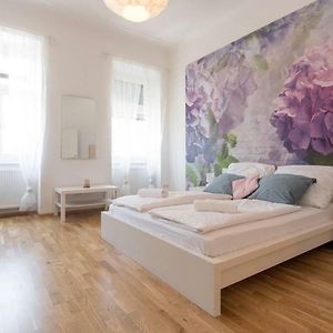 Spacious Vienna Central Station Residence