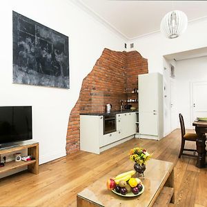Old Town Brigue Apartment By Otium