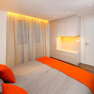 ★ Exclusive Central Apartment ★ FREE Garage ★