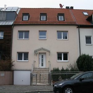 Appartement à 2 Chambres à Coucher au Premier Étage