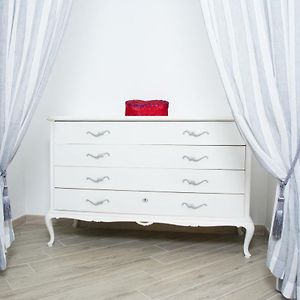 Gens Claudia, Vatican Luxury Apartments