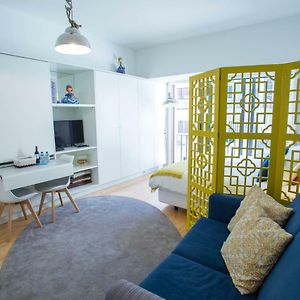 Studio Lit King-Size