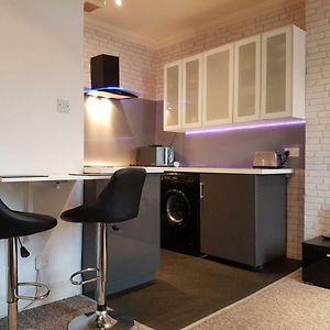 The Broughton Residence - Modern 1 Bed Flat - Walking Distance From City Centre