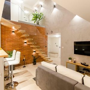 Central Penthouse With Terrace