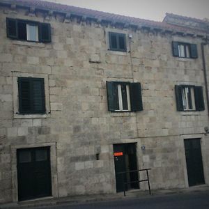 Dormitory Room Mixed