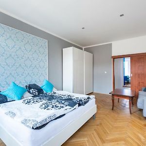 Bright Apartment Few Steps From Centre