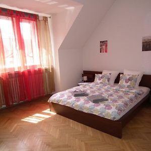 Old Town Spacious Apartment