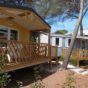 Mobile Home à 2 Chambres à Coucher