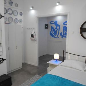 Monastiraki Flea Market & Metro Station Appartment
