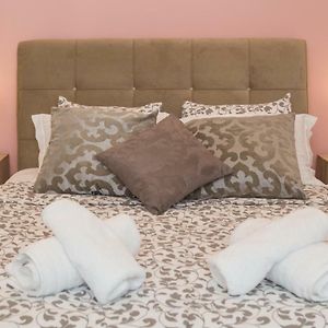 AllStar Boutique House in DownTown, direct connection with airport