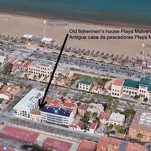 Old Fisherman'S House In Malvarrosa Beach