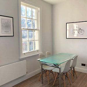 Stylish Maisonette And Studio In Victoria