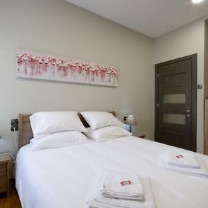 “Zeus”, Stylish Luxury Business Suite In The Heart Of Athens.