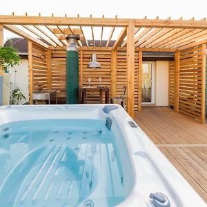Romantic Studio With Jacuzzi