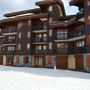 Valmorel Studio Skis aux pieds