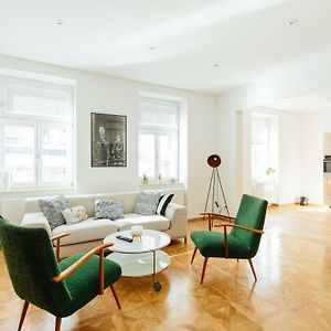 Appartement à 2 Chambres à Coucher au Premier Étage