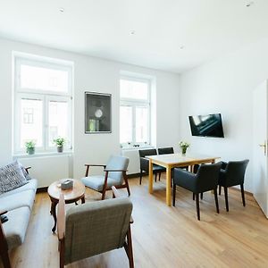 Appartement à 3 Chambres à Coucher au Deuxième Étage