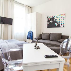 Design Apartments I Contactless Check-In