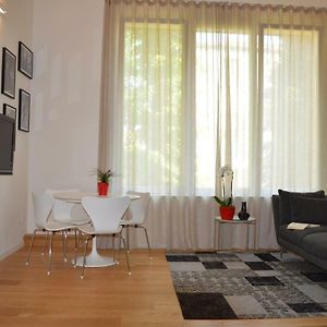 Bright And Silent Apartment Near Two Towers