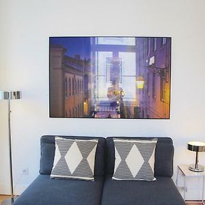 Downtown Sunny Apartment