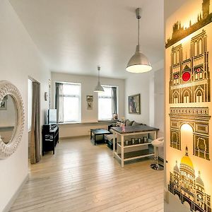 Vilnius Apartment With Stained Glass