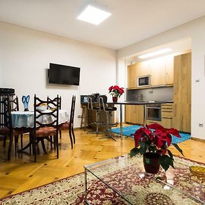 3 Bedrooms Apartment Under Acropolis
