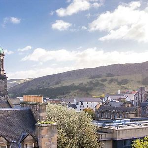 Spacious 2 Bed Apt Next To Royal Mile & Waverley