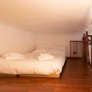 Studio Lit King-Size