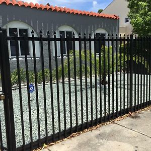 Modern 3/1 House Close To Beaches And Midtown